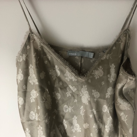 {Vince} 🔷 Calico Silk Floral Print Camisole Top - Picture 2 of 4